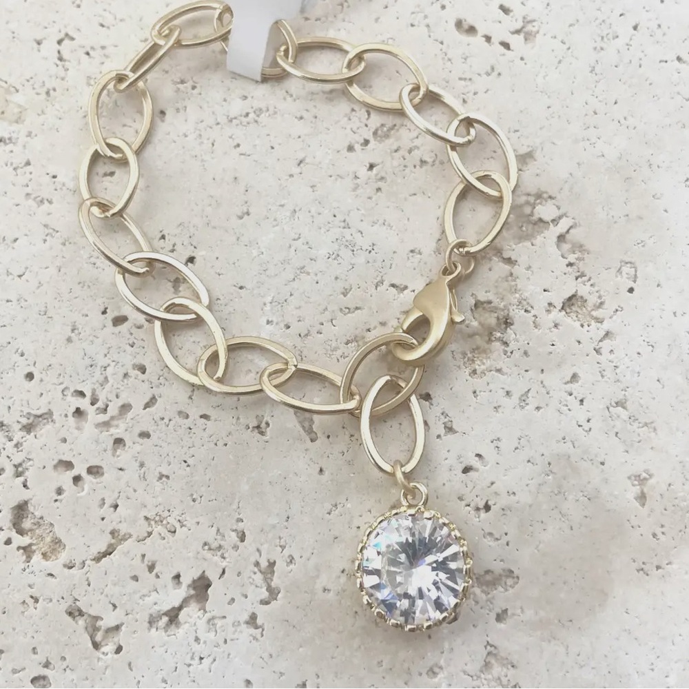 Elegant Gold Bracelet with Crystal Charm